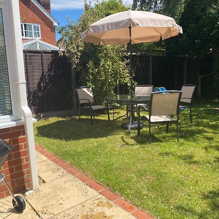 Chichester Retreat House With Free Parking Buitenkant foto