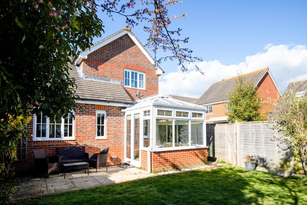 Chichester Retreat House With Free Parking Buitenkant foto