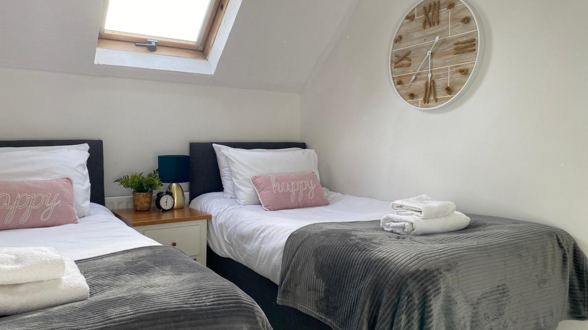 Chichester Retreat House With Free Parking Buitenkant foto