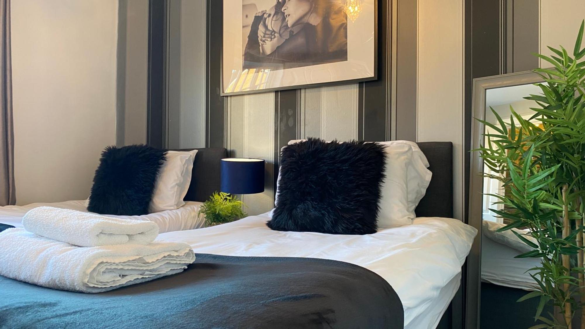 Chichester Retreat House With Free Parking Buitenkant foto