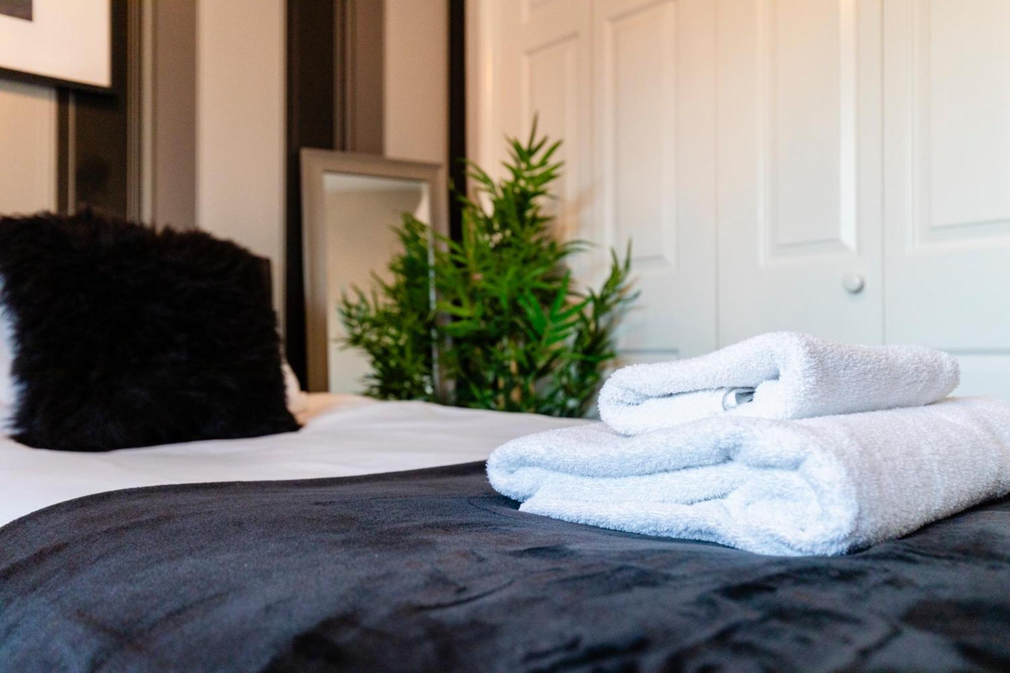 Chichester Retreat House With Free Parking Buitenkant foto