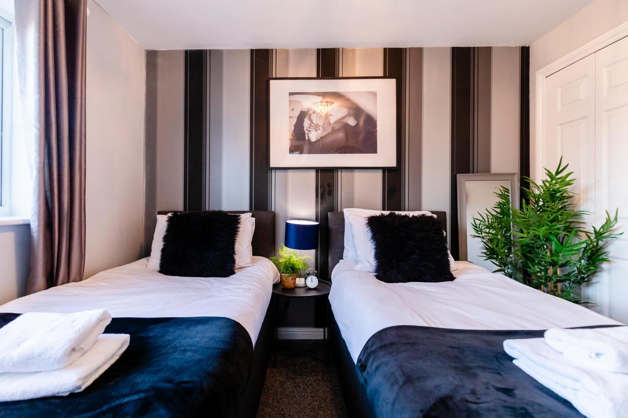 Chichester Retreat House With Free Parking Buitenkant foto