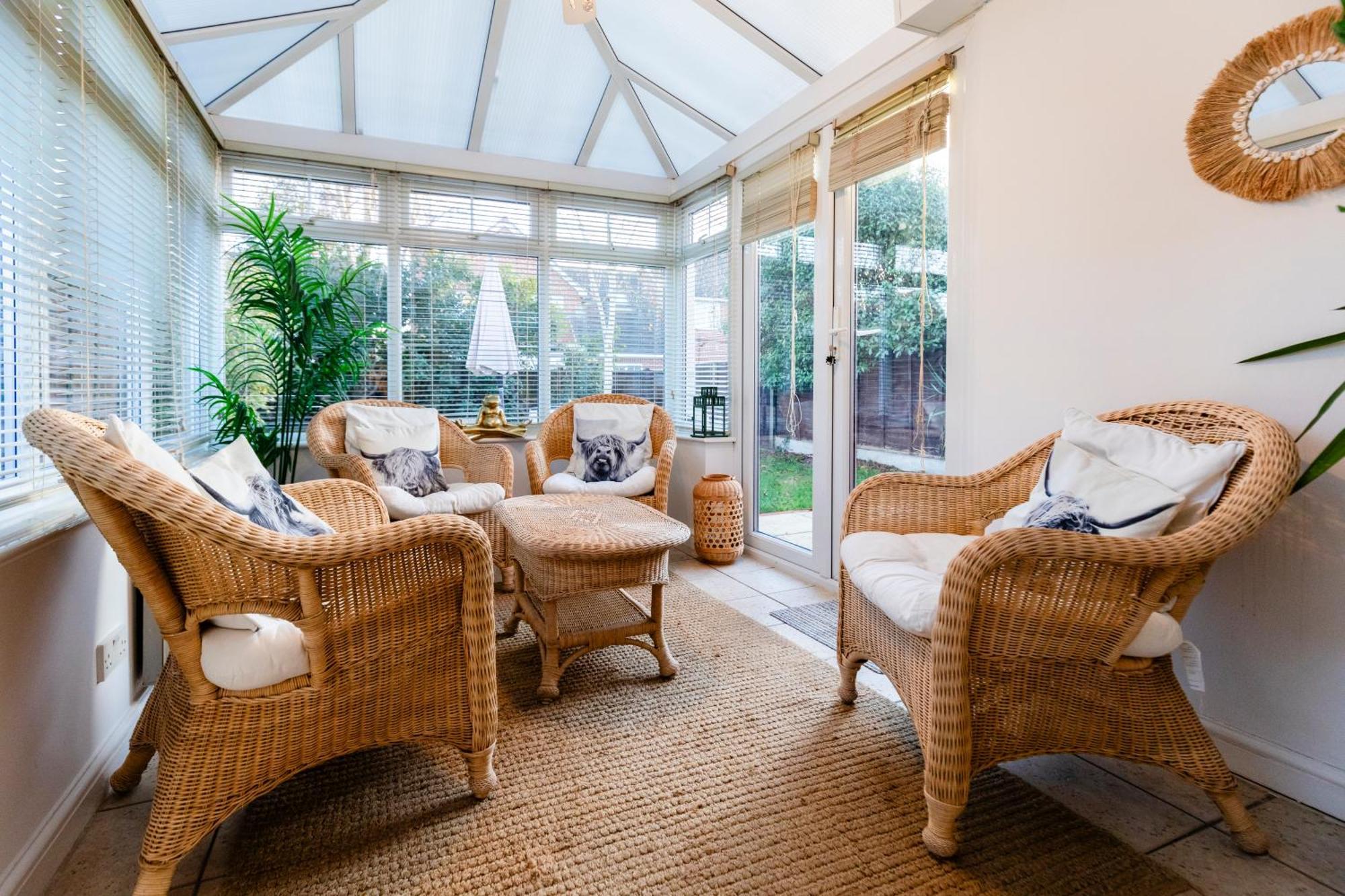 Chichester Retreat House With Free Parking Buitenkant foto