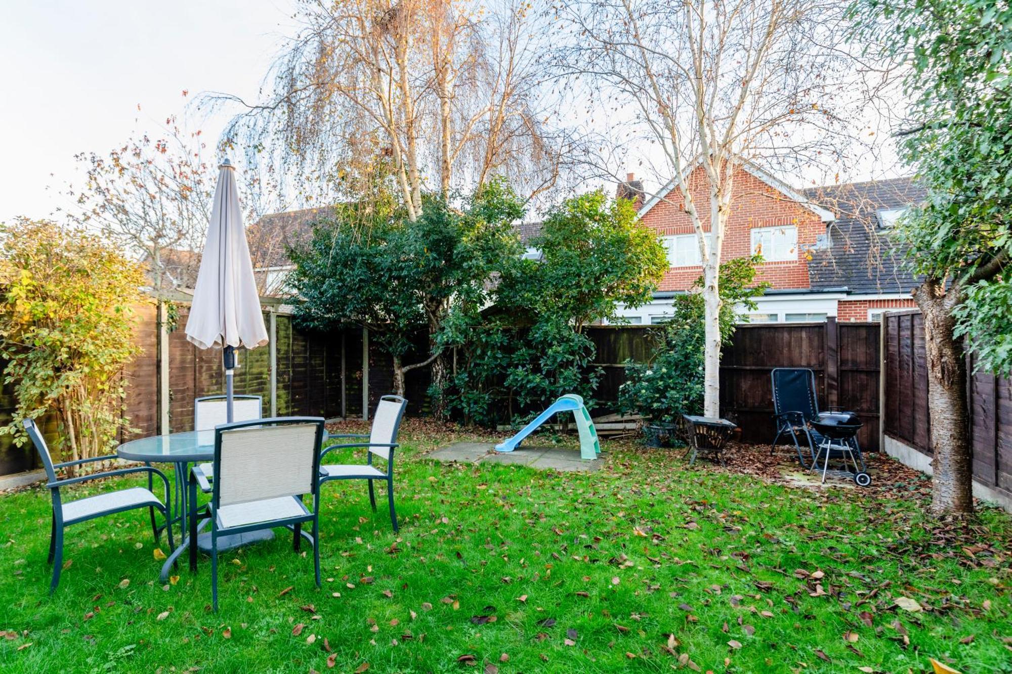 Chichester Retreat House With Free Parking Buitenkant foto