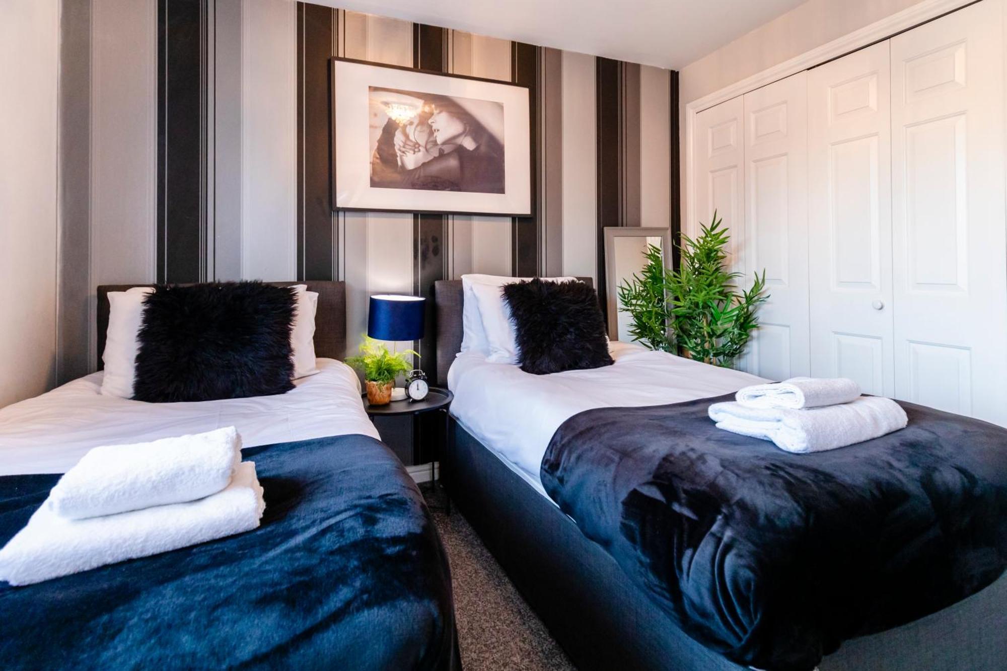 Chichester Retreat House With Free Parking Buitenkant foto